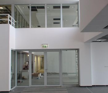 Makó Marathon - Coolfire-Thermo 74 Brandschutztür und -fassade aus Glas