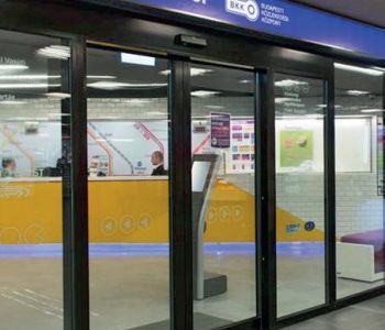 Kundenzentrum für Budapester Verkehr BKK - Coolfire-Thermo 74 Feuerfeste automatische Glastür