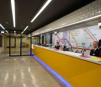 Deak Square BKK Kundendienstzentrum - Coolfire-Thermo 74 Feuerschutzglastür und Fassade