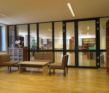 Brenner Janos Schule Coolfire-Thermo 74 Brandschutztür und Fassade aus Glas