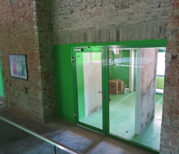 Ózd Manda Gebläsemaschinenraum Coolfire-Thermo 74 Tür und Fassade aus Brandschutzglas