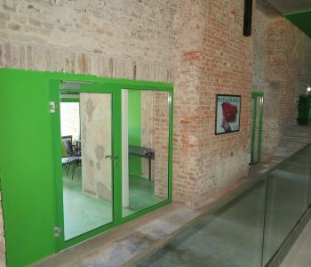 Ózd Manda Gebläsemaschinenraum Coolfire-Thermo 74 Tür und Fassade aus Brandschutzglas