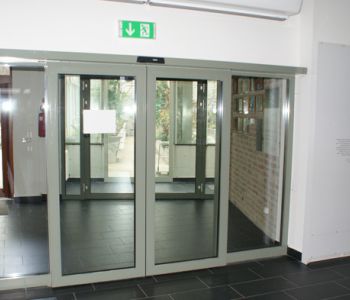 MTA (Akademie der Wissenschaften) Vácrátót, Ungarn Coolfire-Thermo 74 Brandschutz Automatikschiebetür