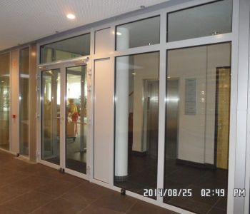 Debrecen NI Coolfire-Thermo 74 Tür und Fassade aus Brandschutzglas