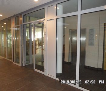 Debrecen NI Coolfire-Thermo 74 Tür und Fassade aus Brandschutzglas