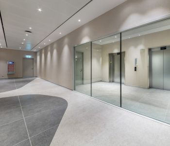 OTP-Bürogebäude - Coolfire-Thermo 74 EI120 Rahmenlose Brandschutzglaswand