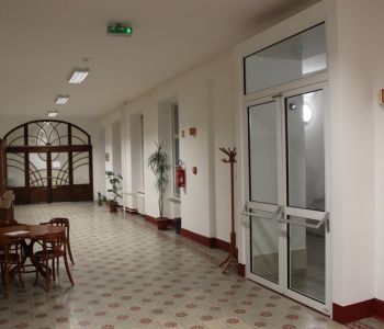 Katholische Universität Pázmány Péter Coolfire-Thermo 74 Feuerfeste Glastür und Fassade