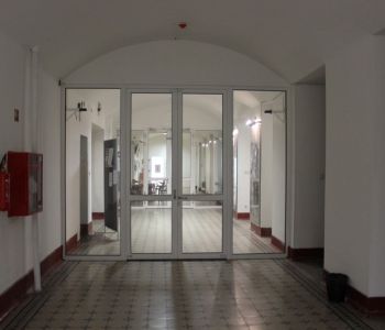 Katholische Universität Pázmány Péter Coolfire-Thermo 74 Feuerfeste Glastür und Fassade