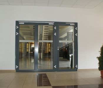 Rathaus von Tatabánya Coolfire-Thermo 74 Feuerfeste Glastür und Fassade