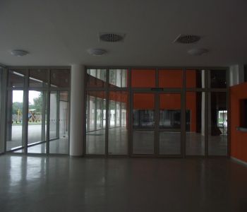 Tokaji Fesztiválkatlan Coolfire-Thermo 74 Brandschutztür und Fassade aus Glas