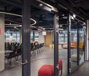 BP One – Vodafone HQ, Budapest – Coolfire Thermo74 EI60 Verglaste Brandschutztür und Portale