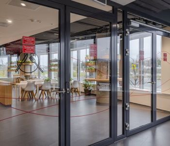 BP One – Vodafone HQ, Budapest – Coolfire Thermo74 EI90 Verglaste Brandschutztür und Portale